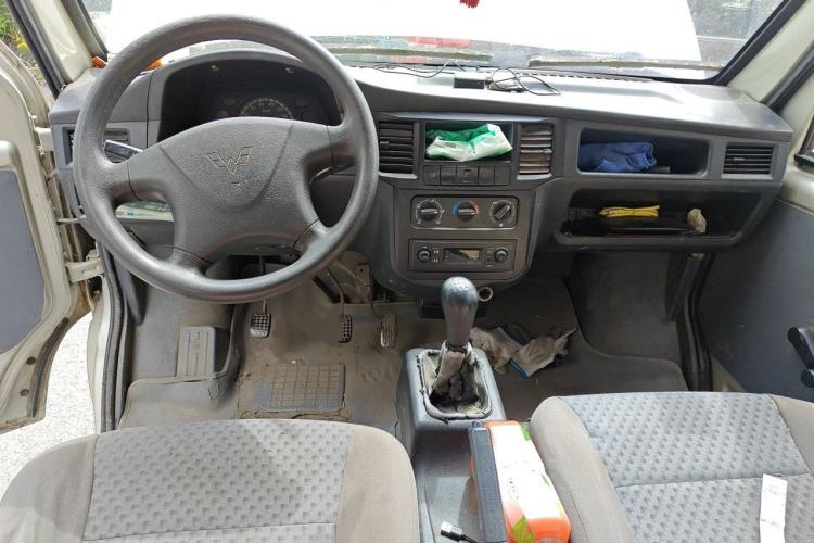 Used Wuling Zhiguang 2013 1.0L Practical Version Center Console