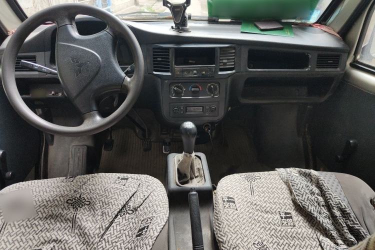 Used Wuling Zhiguang 2013 1.0L Practical Version Center Console
