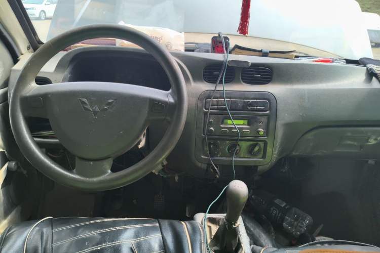 Used Wuling Zhiguang 2013 1.0L Practical Version Center Console