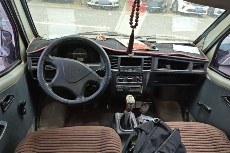Used Wuling Zhiguang 2013 1.0L Practical Version Center Console