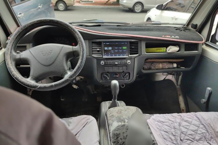 Used Wuling Zhiguang 2013 1.0L Practical Version Center Console