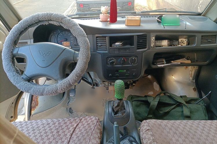 Used Wuling Zhiguang 2013 1.0L Practical Version Center Console