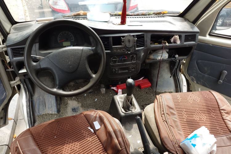 Used Wuling Zhiguang 2013 1.0L Practical Version Center Console