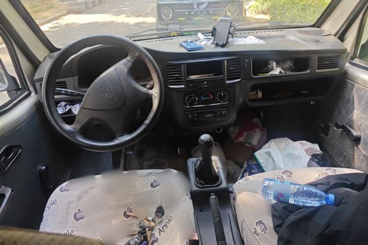 Used Wuling Zhiguang 2013 1.0L Practical Version Center Console