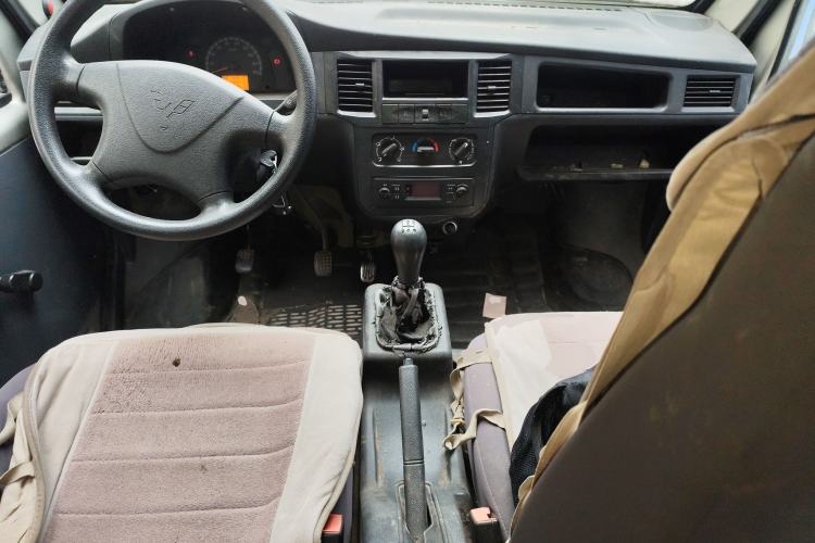 Used Wuling Zhiguang 2013 1.0L Practical Version Center Console