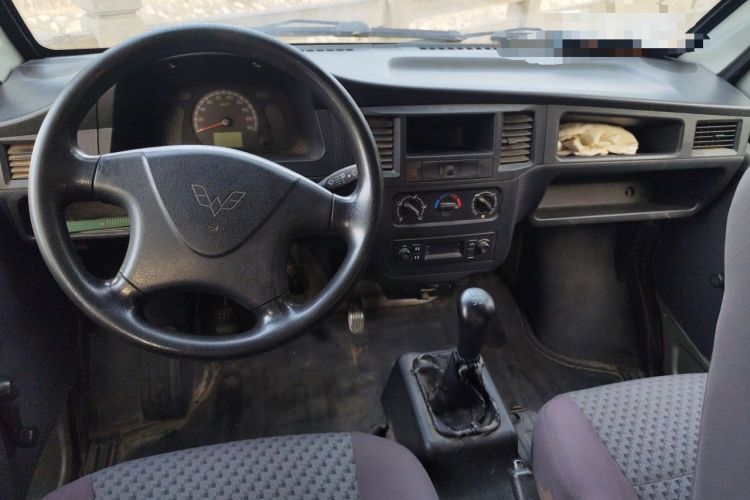 Used Wuling Zhiguang 2013 1.0L Practical Version Center Console