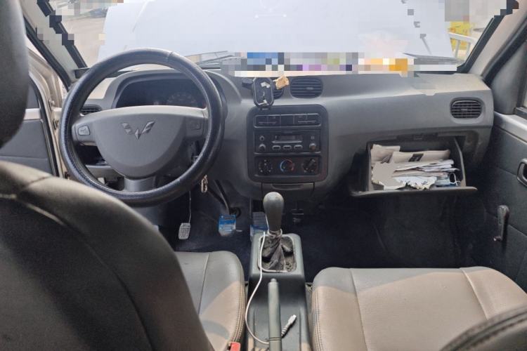 Used Wuling Zhiguang 2013 1.0L Practical Version Center Console