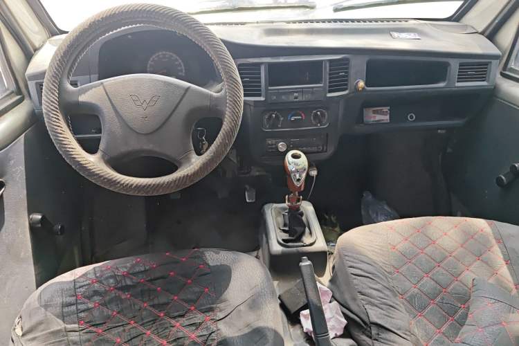 Used Wuling Zhiguang 2013 1.0L Practical Version Center Console