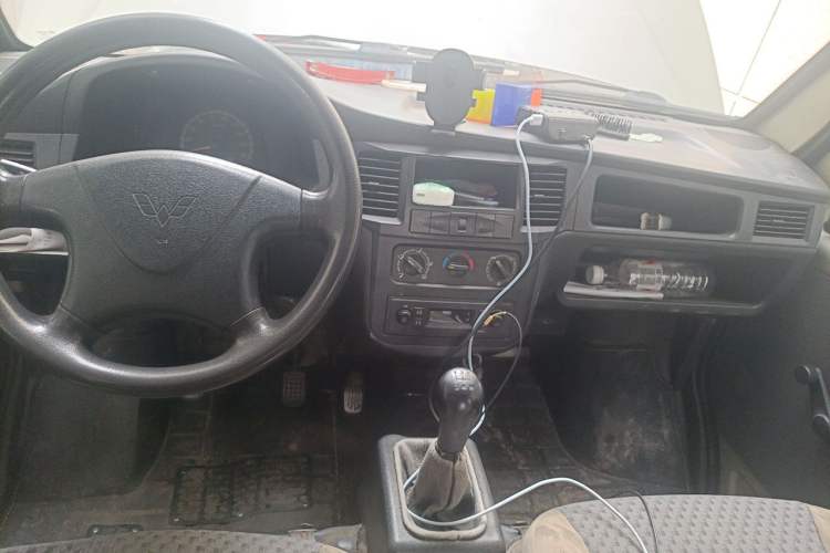 Used Wuling Zhiguang 2013 1.0L Practical Version Center Console