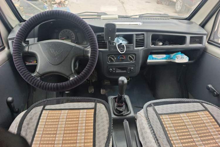 Used Wuling Zhiguang 2013 1.0L Practical Version Center Console