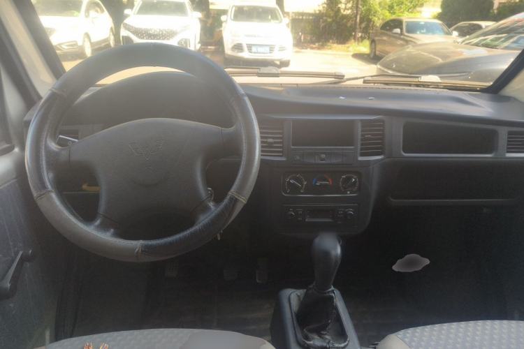 Used Wuling Zhiguang 2013 1.0L Practical Version Center Console