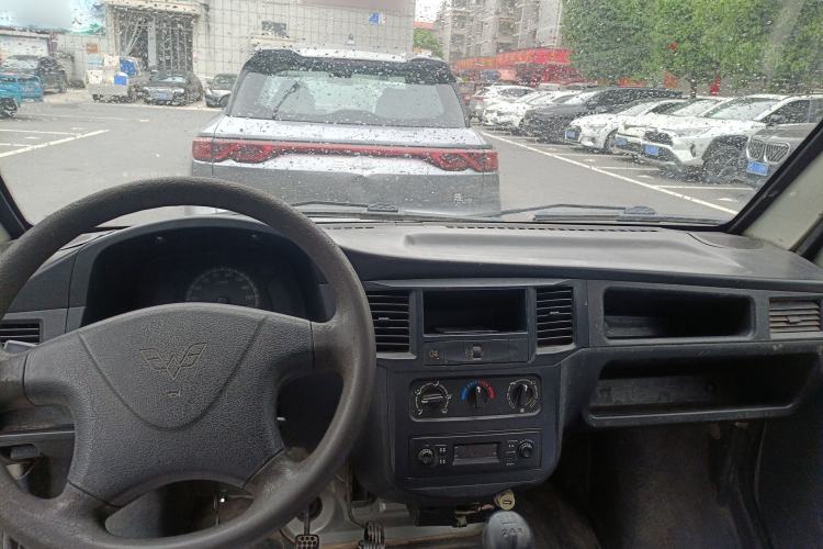 Used Wuling Zhiguang 2013 1.0L Practical Version Center Console