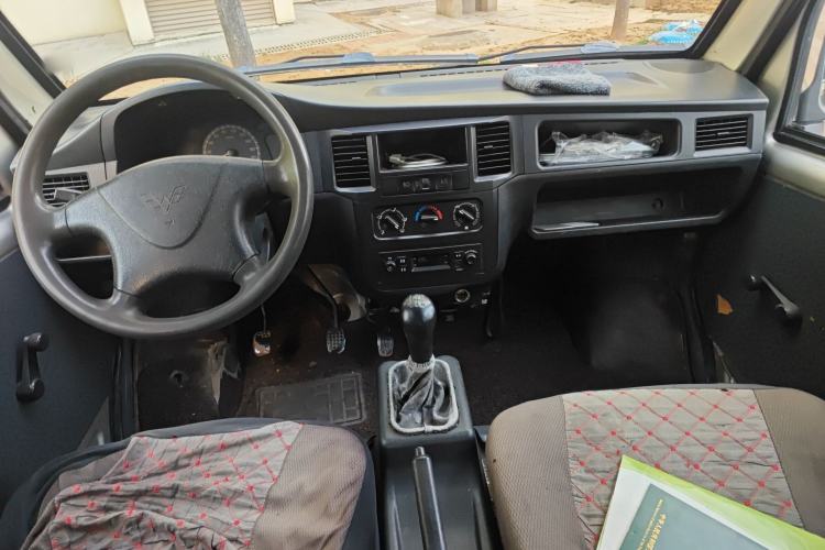 Used Wuling Zhiguang 2013 1.0L Practical Version Center Console