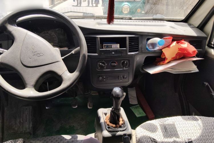 Used Wuling Zhiguang 2013 1.0L Practical Version Center Console