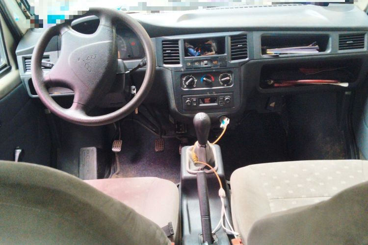 Used Wuling Zhiguang 2013 1.0L Practical Version Center Console
