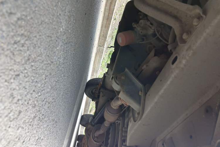 Used Wuling Zhiguang 2013 1.0L Practical Version Chassis Front Left