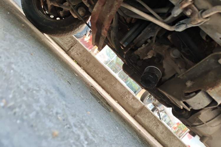 Used Wuling Zhiguang 2013 1.0L Practical Version Chassis Front Left