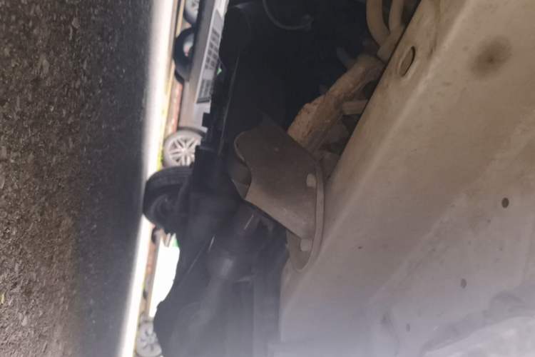 Used Wuling Zhiguang 2013 1.0L Practical Version Chassis Front Left