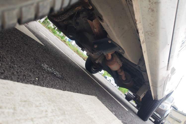 Used Wuling Zhiguang 2013 1.0L Practical Version Chassis Front Left