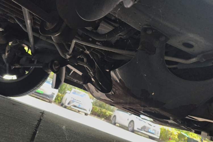 Used Wuling Zhiguang 2013 1.0L Practical Version Chassis Front Left