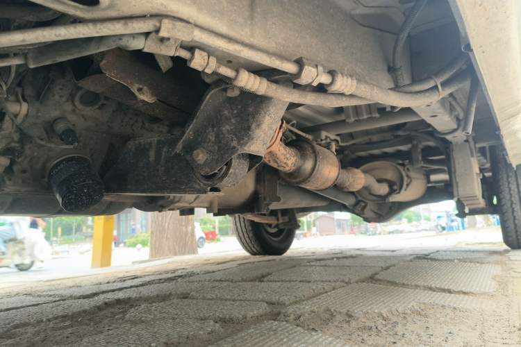 Used Wuling Zhiguang 2013 1.0L Practical Version Chassis Front Left