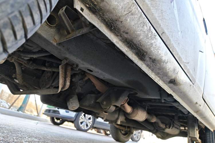 Used Wuling Zhiguang 2013 1.0L Practical Version Chassis Front Left