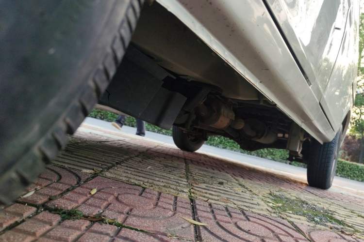 Used Wuling Zhiguang 2013 1.0L Practical Version Chassis Front Left