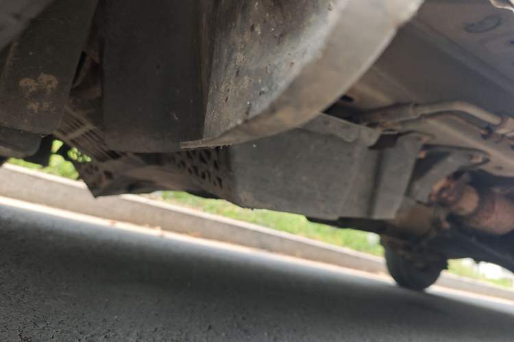 Used Wuling Zhiguang 2013 1.0L Practical Version Chassis Front Left