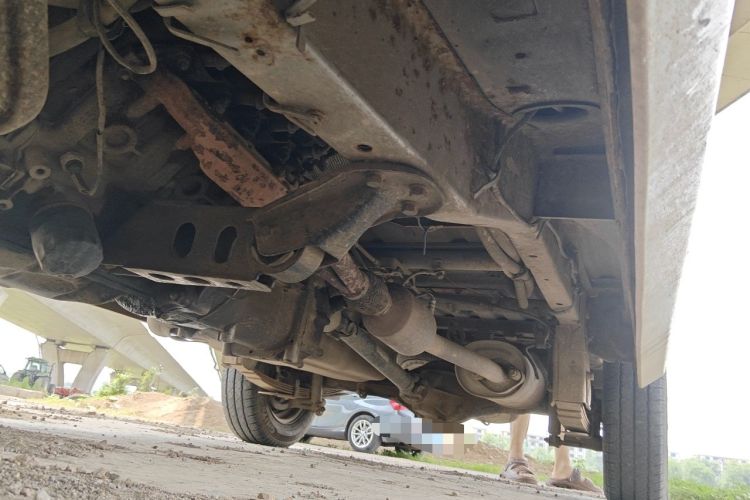 Used Wuling Zhiguang 2013 1.0L Practical Version Chassis Front Left