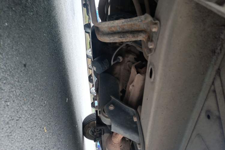 Used Wuling Zhiguang 2013 1.0L Practical Version Chassis Front Left