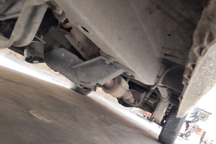 Used Wuling Zhiguang 2013 1.0L Practical Version Chassis Front Left