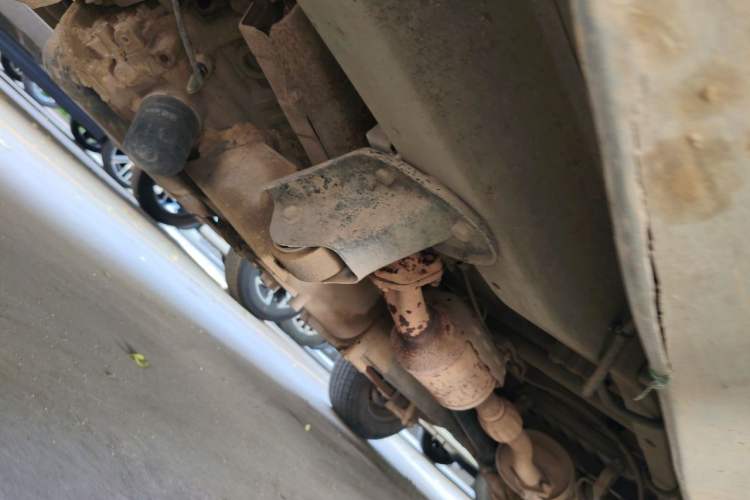 Used Wuling Zhiguang 2013 1.0L Practical Version Chassis Front Left
