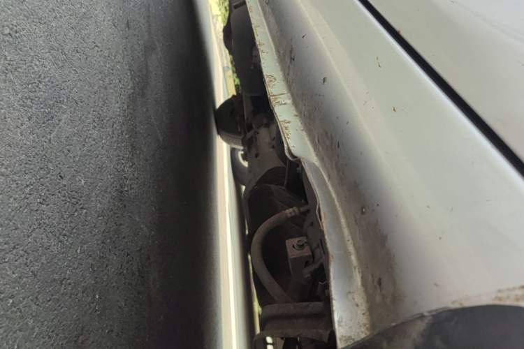 Used Wuling Zhiguang 2013 1.0L Practical Version Chassis Front Right