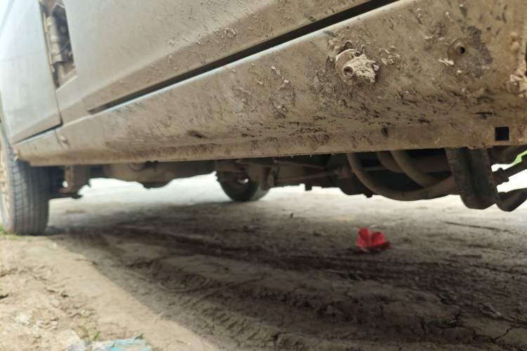 Used Wuling Zhiguang 2013 1.0L Practical Version Chassis Front Right