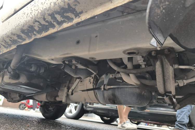 Used Wuling Zhiguang 2013 1.0L Practical Version Chassis Front Right