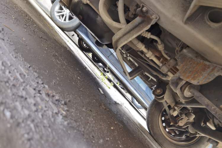 Used Wuling Zhiguang 2013 1.0L Practical Version Chassis Front Right