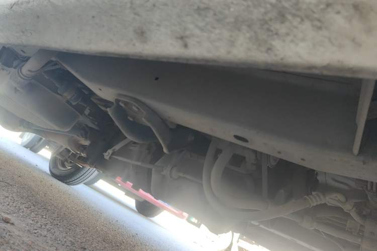 Used Wuling Zhiguang 2013 1.0L Practical Version Chassis Front Right