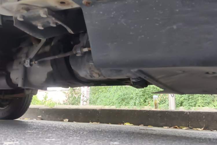 Used Wuling Zhiguang 2013 1.0L Practical Version Chassis Front Right
