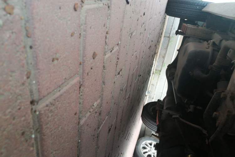 Used Wuling Zhiguang 2013 1.0L Practical Version Chassis Front Right