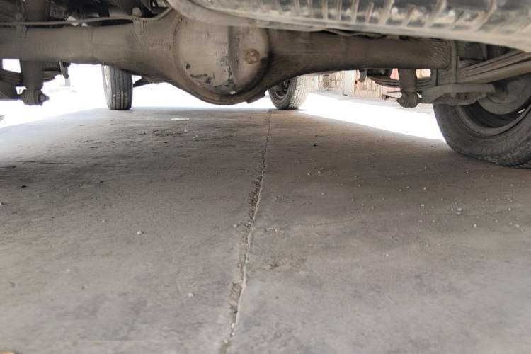 Used Wuling Zhiguang 2013 1.0L Practical Version Chassis Rear