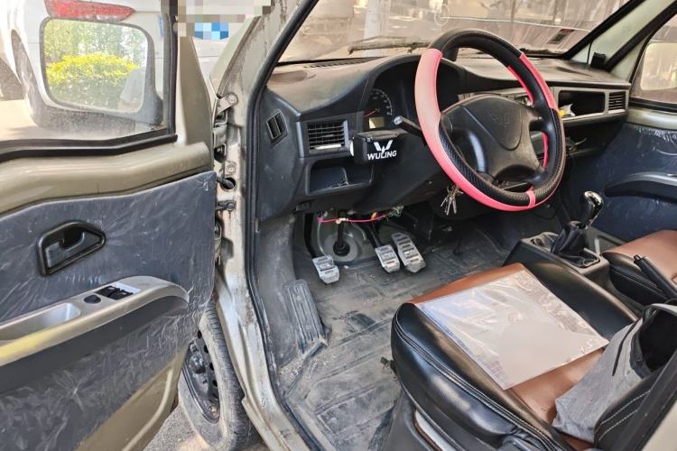 Used Wuling Zhiguang 2013 1.0L Practical Version Driver Seat