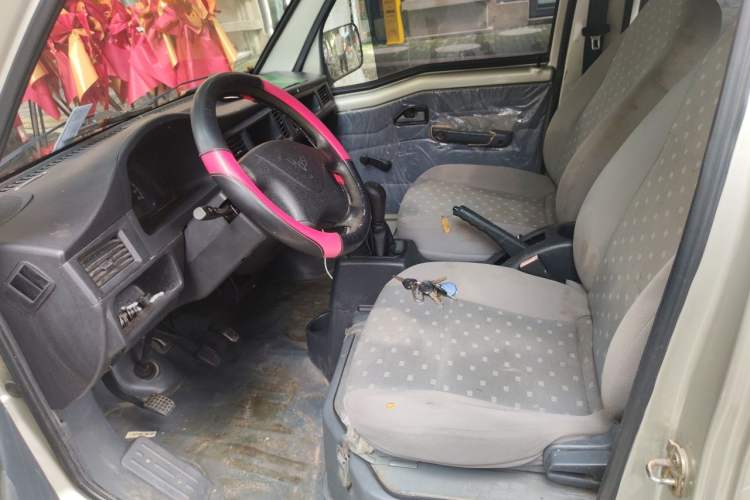 Used Wuling Zhiguang 2013 1.0L Practical Version Driver Seat