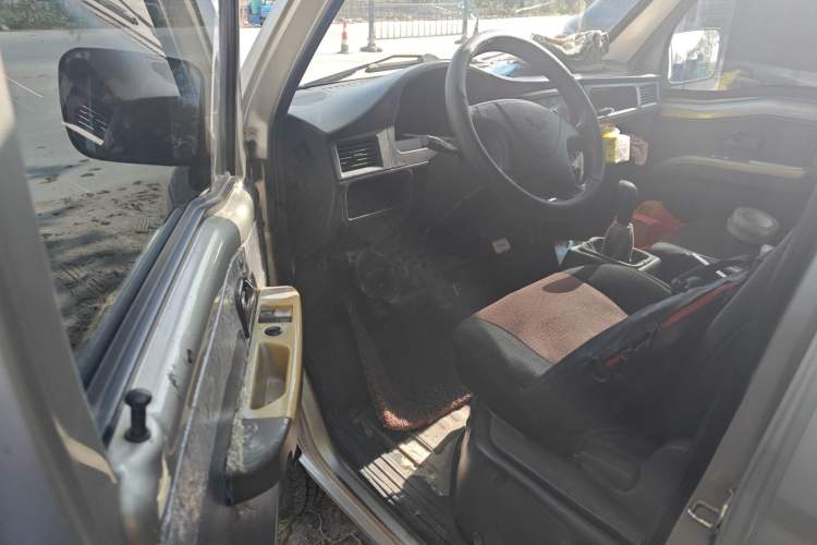 Used Wuling Zhiguang 2013 1.0L Practical Version Driver Seat