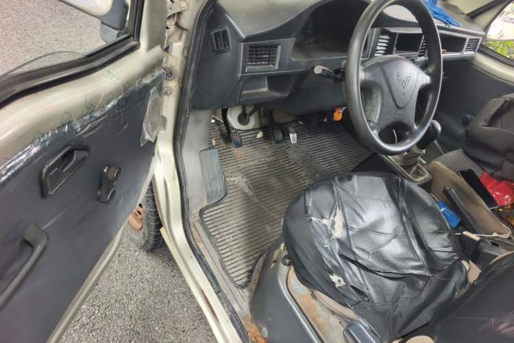 Used Wuling Zhiguang 2013 1.0L Practical Version Driver Seat