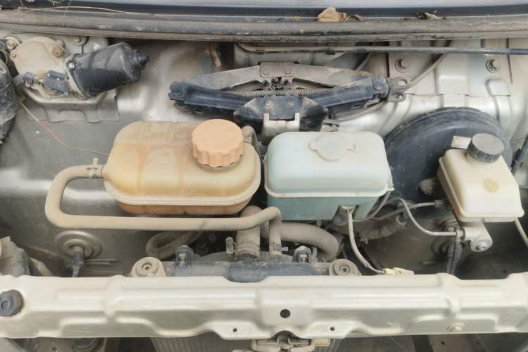 Used Wuling Zhiguang 2013 1.0L Practical Version Engine Bay