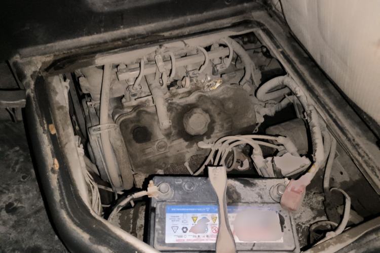 Used Wuling Zhiguang 2013 1.0L Practical Version Engine Bay
