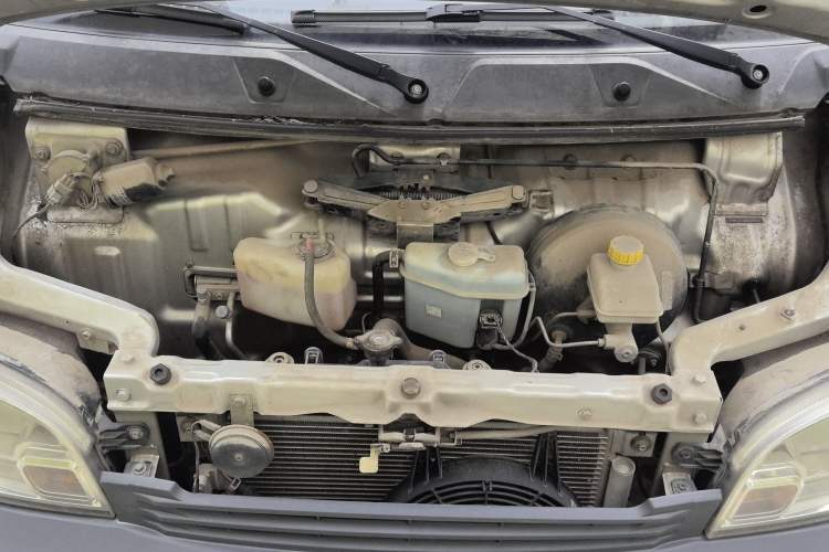 Used Wuling Zhiguang 2013 1.0L Base Version Engine Bay