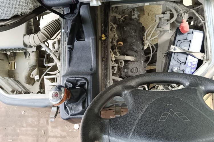 Used Wuling Zhiguang 2013 1.0L Practical Version Engine Bay
