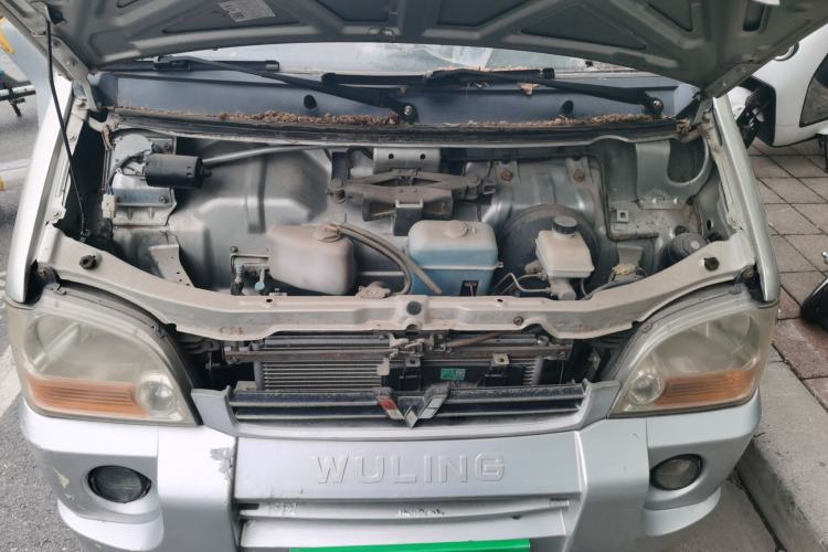 Used Wuling Zhiguang 2013 1.0L Practical Version Engine Bay