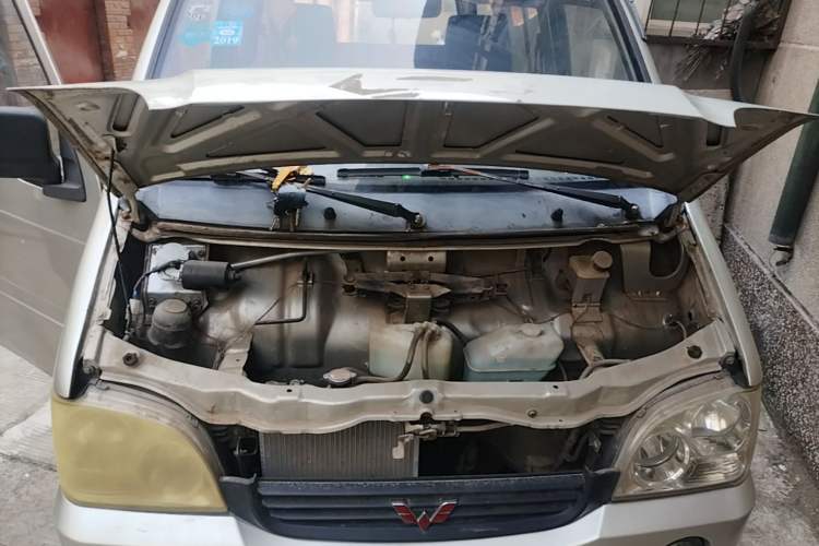 Used Wuling Zhiguang 2013 1.0L Practical Version Engine Bay